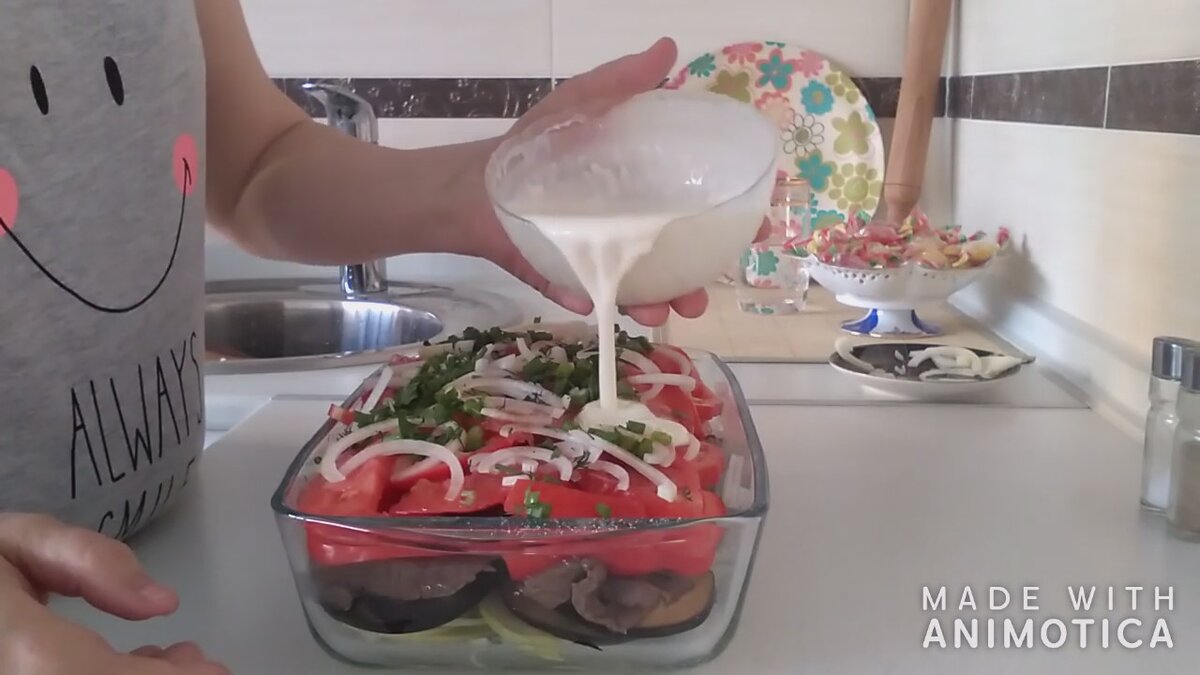 Запеканка овощная с мясом готовится легко.