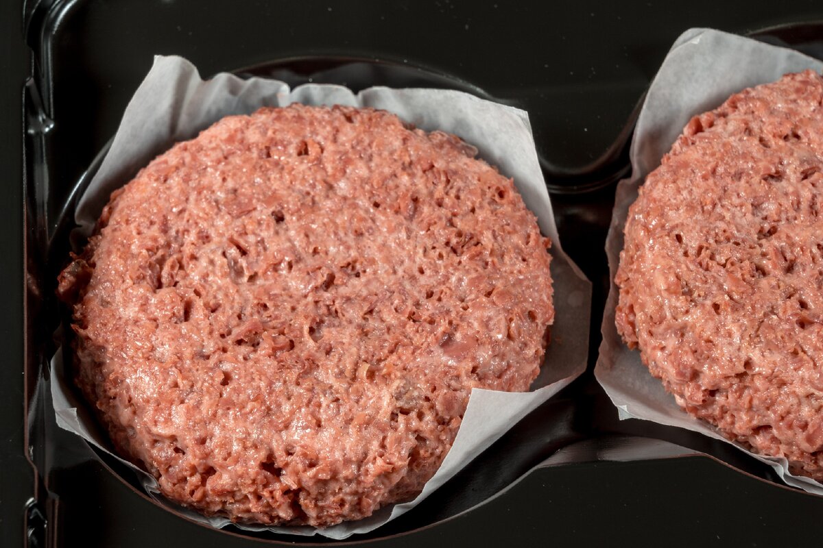 Котлеты на растительной основе производства калифорнийского стартапа Impossible Foods