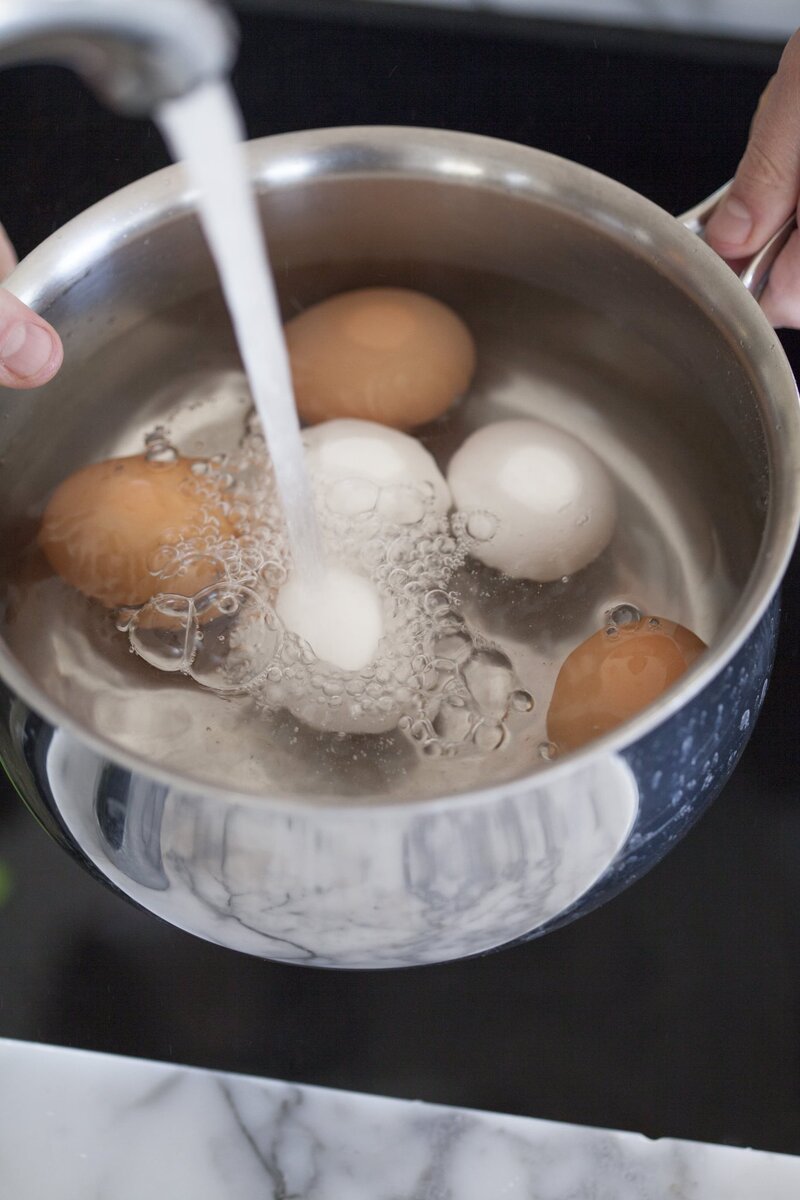 Формула «Чистое яйцо» или 3 секрета как быстро и без труда почистить яйца, о которых мало кто знает.