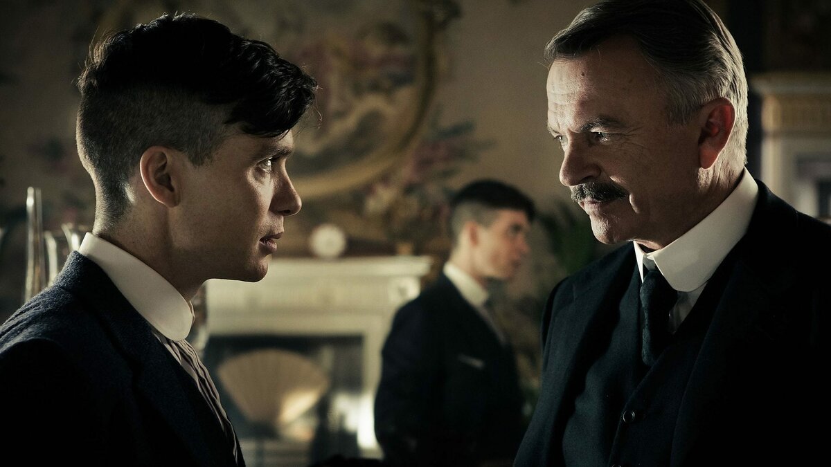 Кадр из сериала "острые козырьки" 