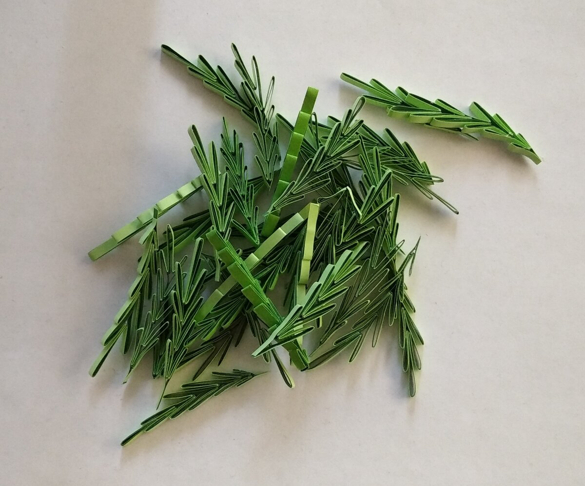 еловые веточки в технике квиллинг