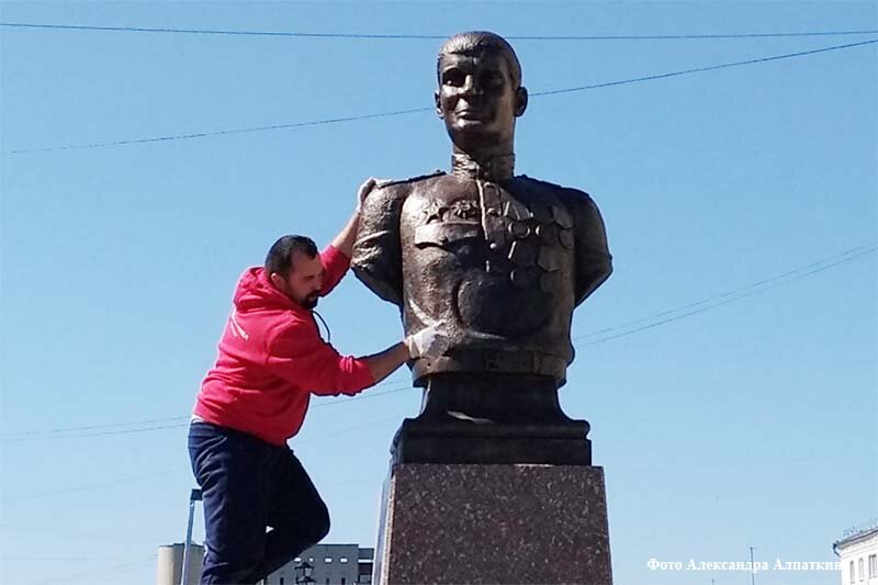 Памятник Максиму Никифоровичу Захарову в г. Кургане, установлен в этом году.