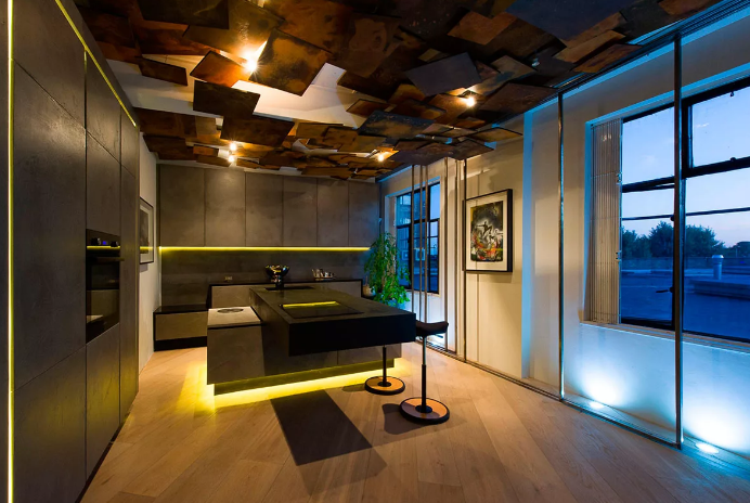 Урбанистический стиль интерьера – это выбор людей, которые не боятся «каменных джунглей» и чувствуют себя в них уютно