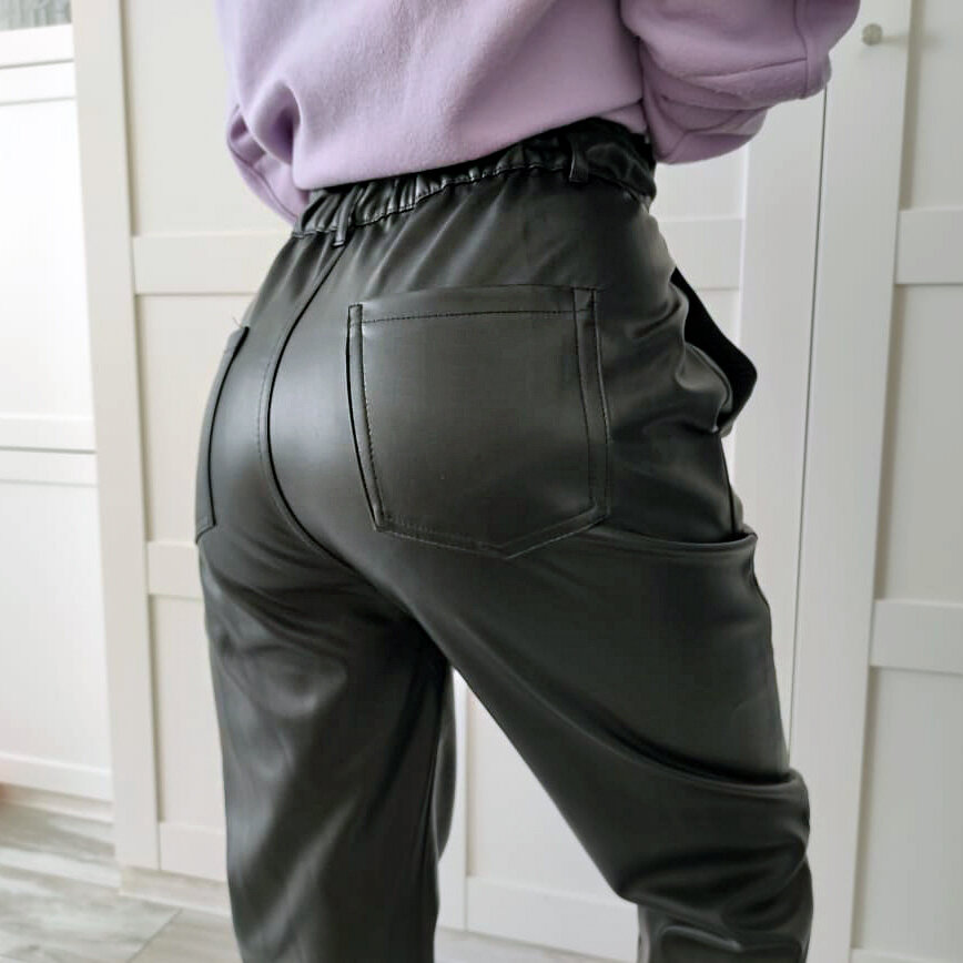 Популярные брюки из экокожи /  Zara