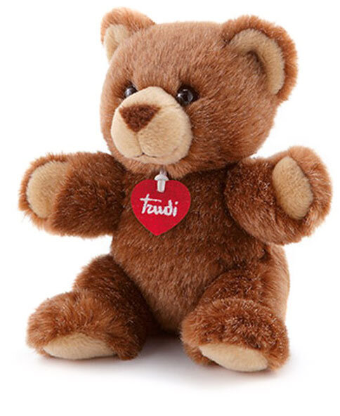 Маша хоть и любит Мишу, 
Говорит ему: Дурак. 
Потому, что в доме Миша
Не справляется никак. 
Пол не моет и посуду, 
Все игрушки разбросал. 
Пыль не вытерта повсюду, 
Не квартира, а вокзал. 
—Посмотри, что ты наделал?
Как до мамы всë успеть? 
Миша очень неумелый, 
Он игрушечный медведь. 

