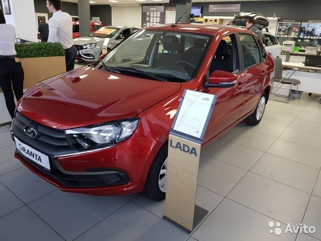 Цена на данный момент момент варьируется от 545 900р. за седан в стандартной комплектации до 743 900р за специальную версию DRIVE ACTIVE. Плюс доплаты за цвет 11000р если это не белый или черный.  Так же не забывайте про доп. оборудование, перед покупкой уточняйте цену у дилера. 