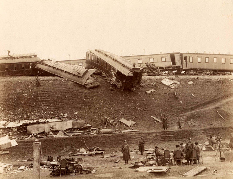 Крушение поезда недалеко от станции Борки в 1888 году. Фото из Википедии.