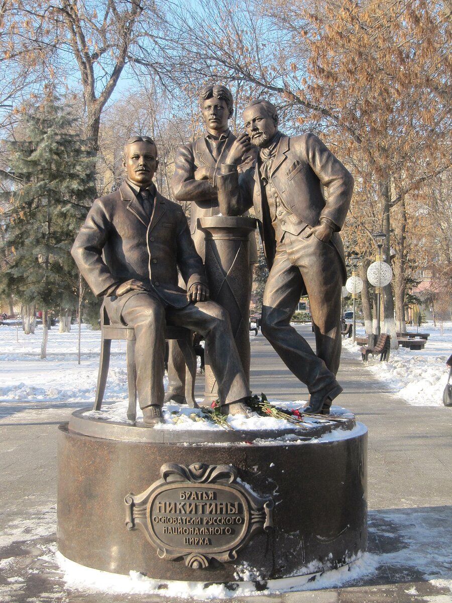 В этом году в Саратове произошло важное, долгожданное событие, после четырехлетнего перерыва снова открылся цирк!-12