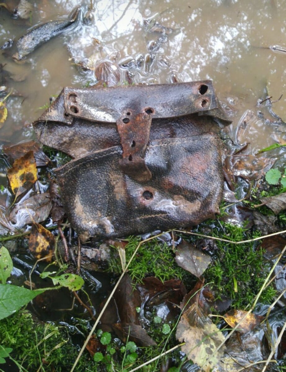 Немного реставрации и подсумок будет как новый.