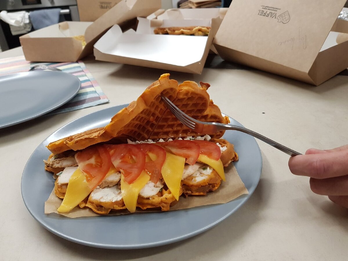 "Рэд чикен", или, по нашей оценке, "Грустная курочка" из анекдота.