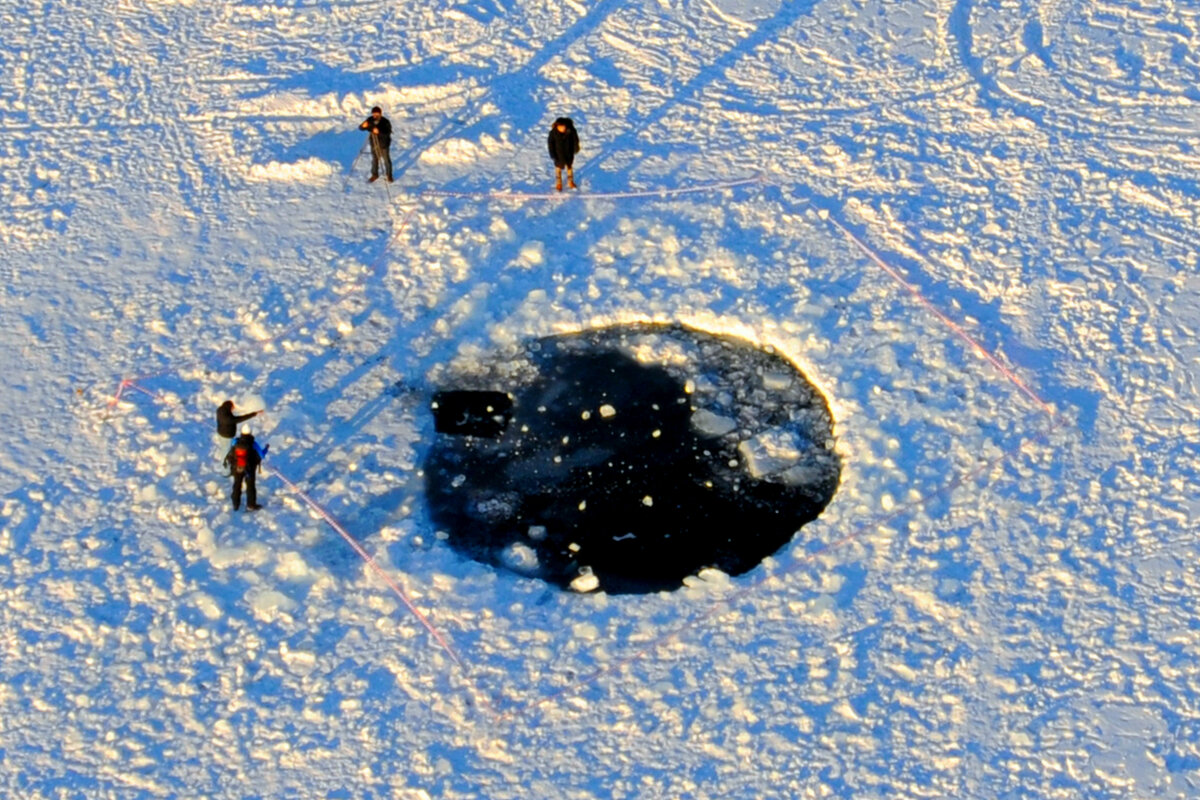 Метеорит челябинск фото с места падения