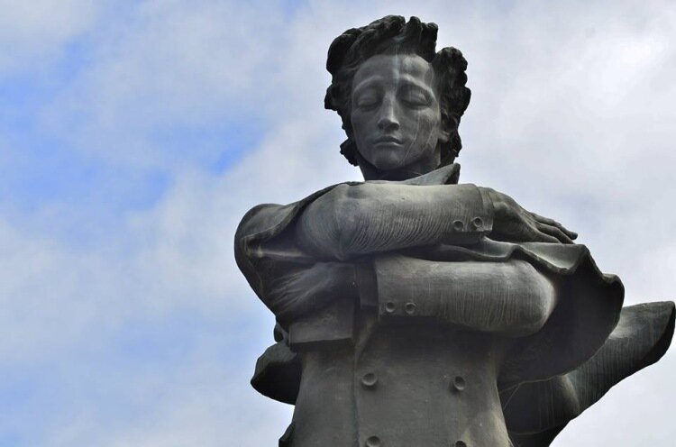 Памятник Николозу Бараташвили в Тбилиси