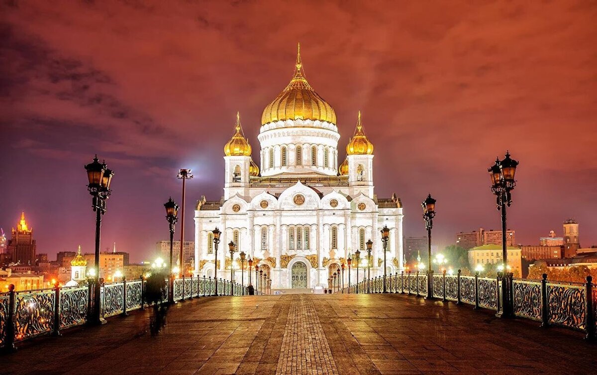 Заливающая подсветка Храма Христа Спасителя в Москве. Фото с сайта 2gis