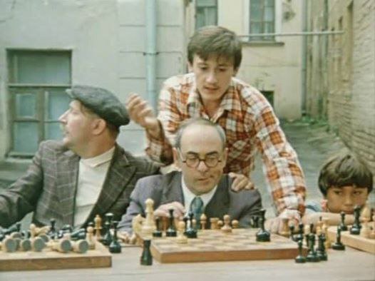 Кадр из советской комедии «Покровские ворота»