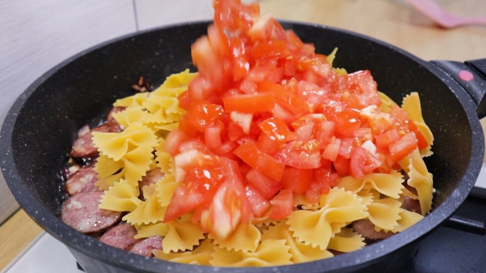Вкусные макароны с колбасой, привезла рецепт с собой из Италии. Секрет в начинке, покажу как приготовить.