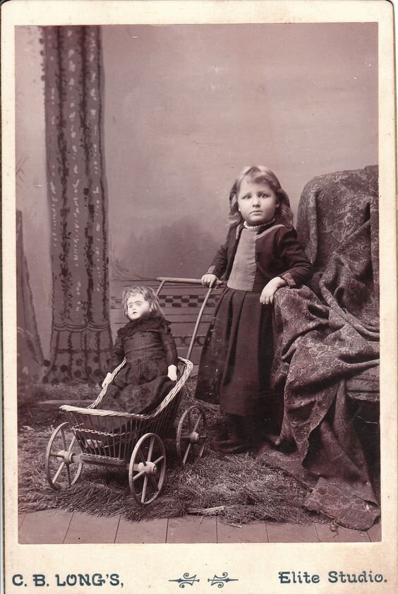 Снято в студии Лонга. Фото cabinetcardgallery.com