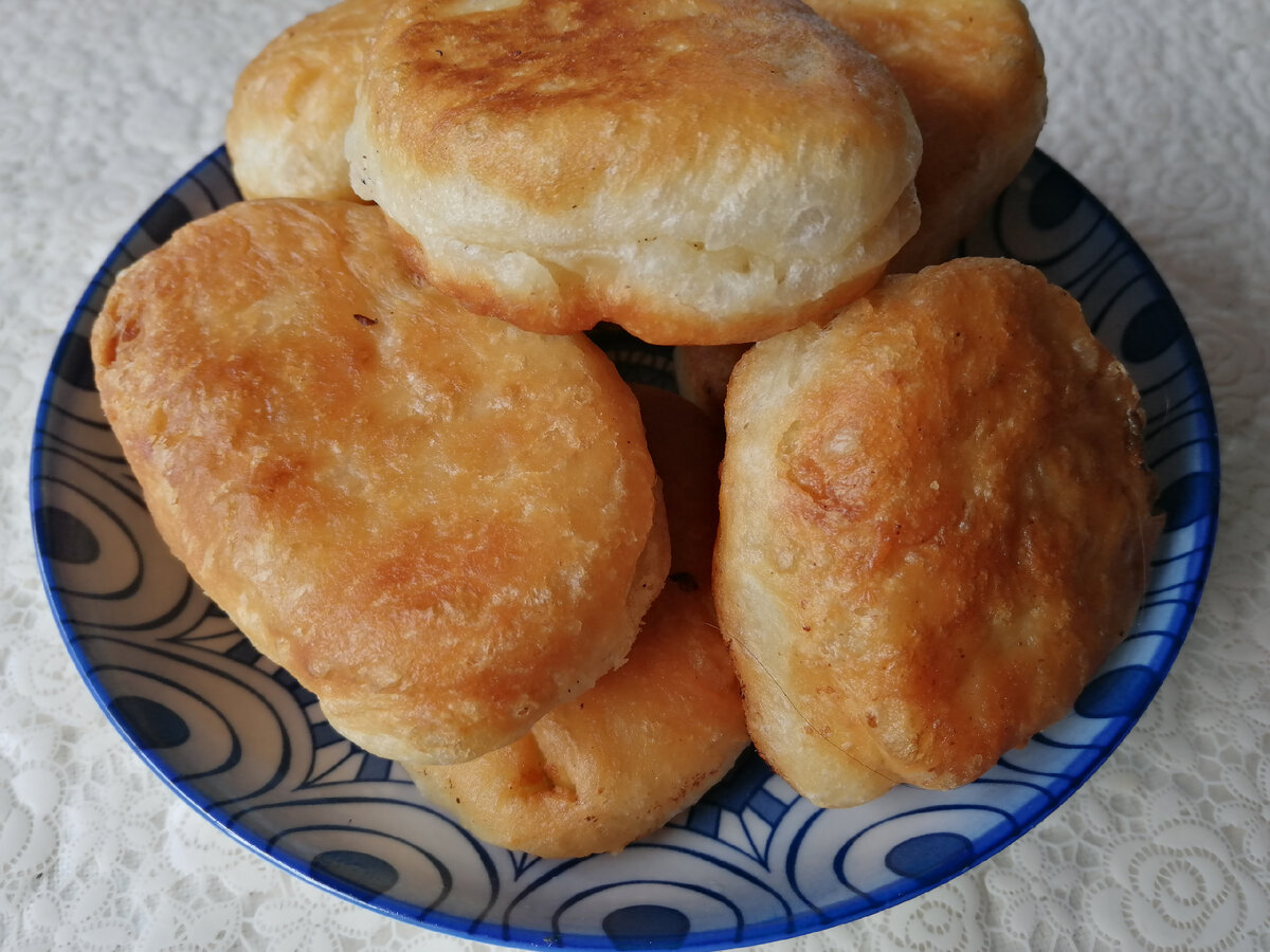 Жареные пирожки на сковороде