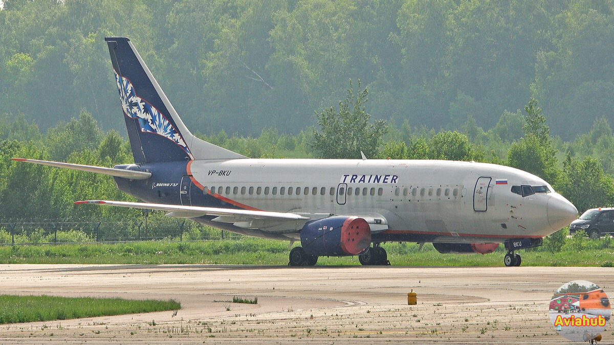 Boeing 737-505, регистрационный номер VP-BKU