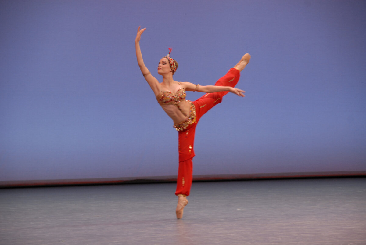 Анастасия Ярмош исполняет вариацию Гюльнары из балета А.Адана «Корсар»