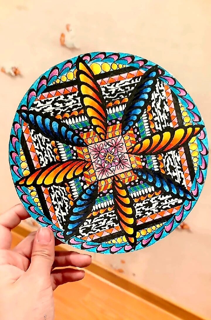 Реальная мандала одной девушки. Начнем диагностику мандалы с центра и центральных цветов.