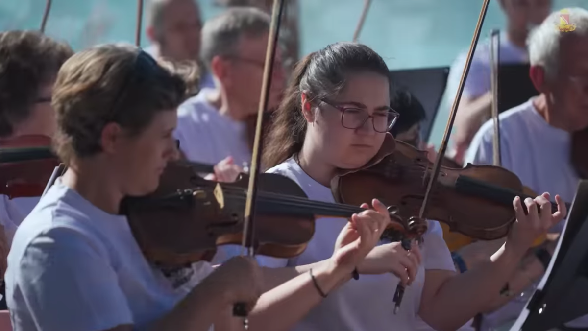 Скрин из видео с ютубе-канала блокнот+