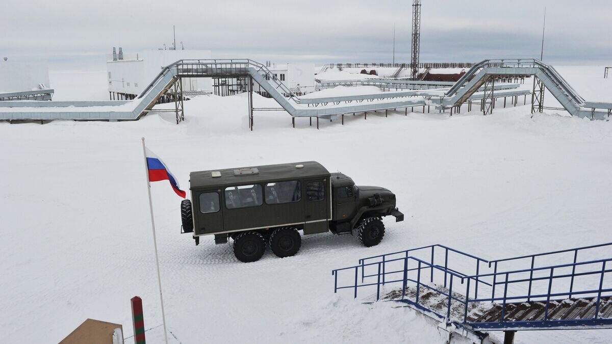    Погранзастава "Нагурское" на острове Земля Александры архипелага Земля Франца-Иосифа© РИА Новости / Владимир Баранов