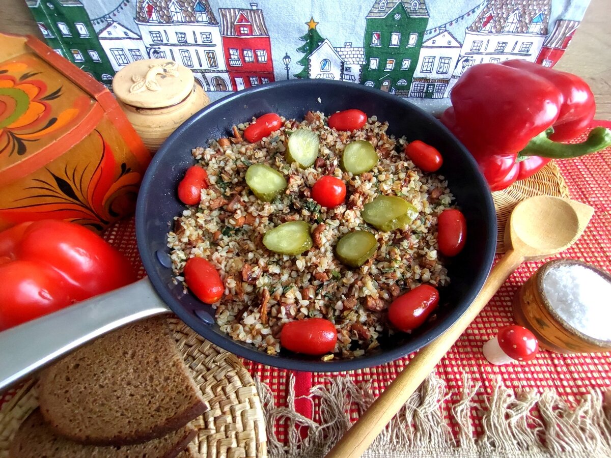    Гречневая каша с лисичками