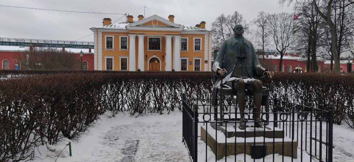Памятник императору Петру I. Фото автора.