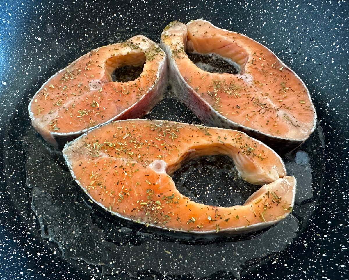 Просто посыпала итальянскими травами