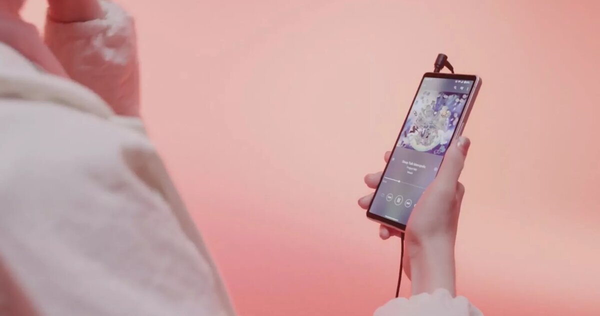    Неанонсированный Sony Xperia 5 V показали со всех сторон [ВИДЕО]