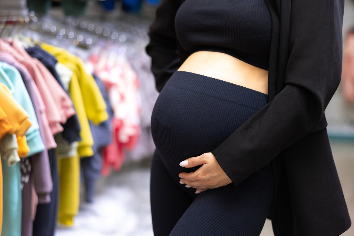 Многие будущие мамы жалуются на то, что модной и красивой одежды для беременных...