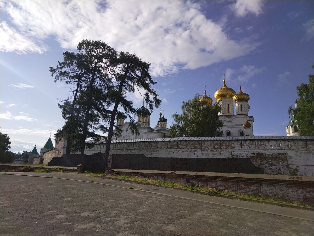 Свято Троицкий Ипатьевский мужской монастырь