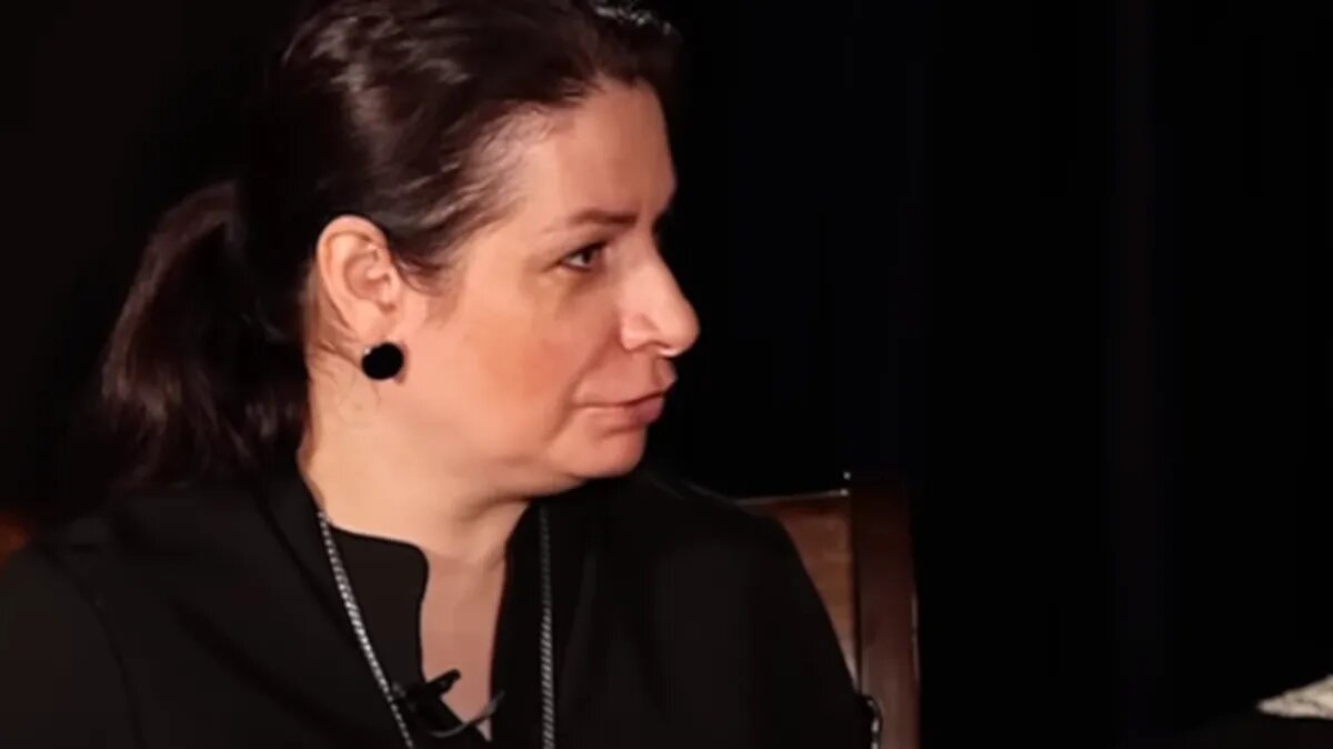 Алена Полынь приобрела репутацию благодаря своим уникальным способностям и знаниям. Она открыта и не боится говорить о том, что она - Ведьма. Фото: Кадр из видео