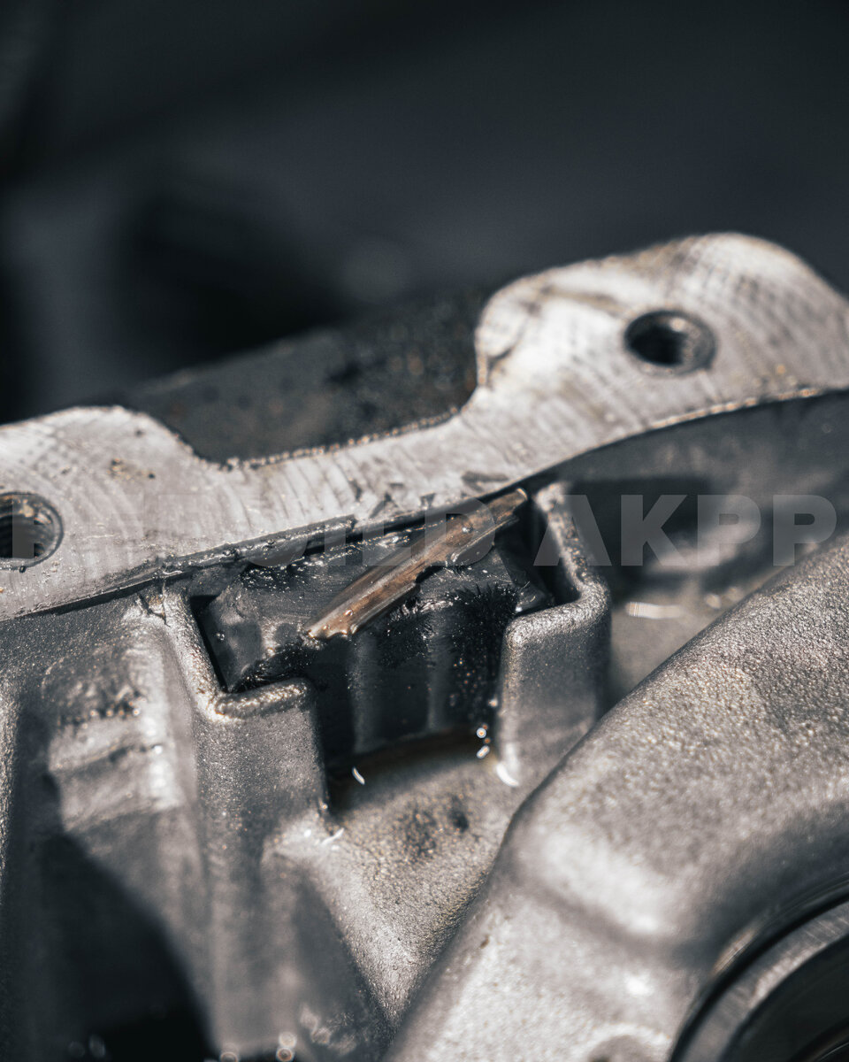 Поврежденные подшипники на вилке 6-R;