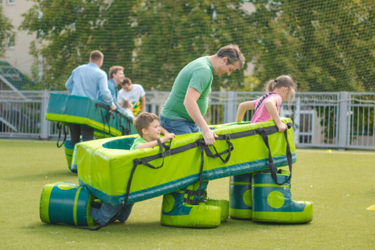    Спортивная площадка стала местом притяжения для газодобытчиков и их семей Марина Шарт