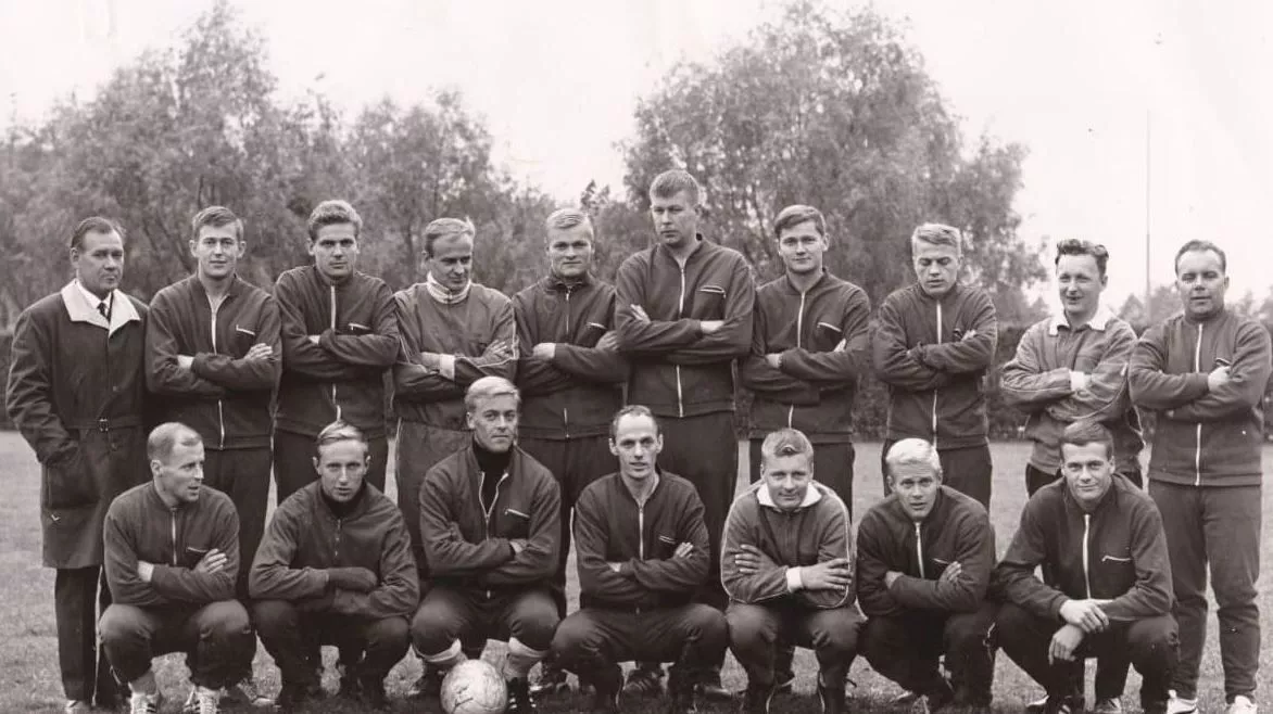 Александр Пономарева (крайний слева) и футболисты «Упон Палло», 1966 год