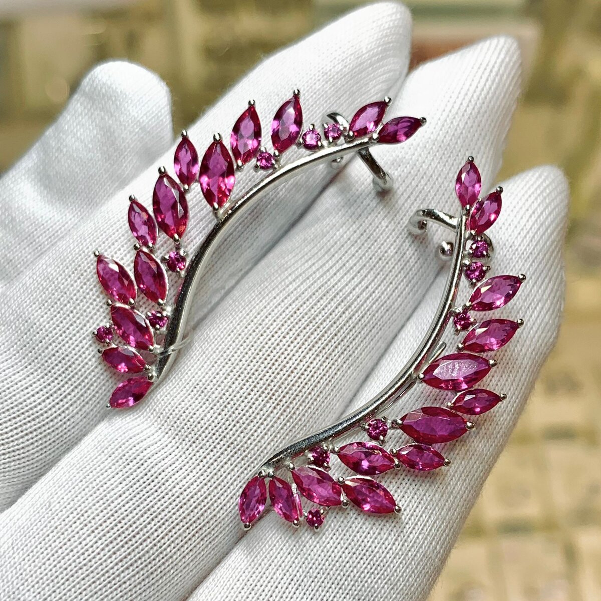 Серьги из серебра с фианитами от ювелирного бутика «Biryuza» 