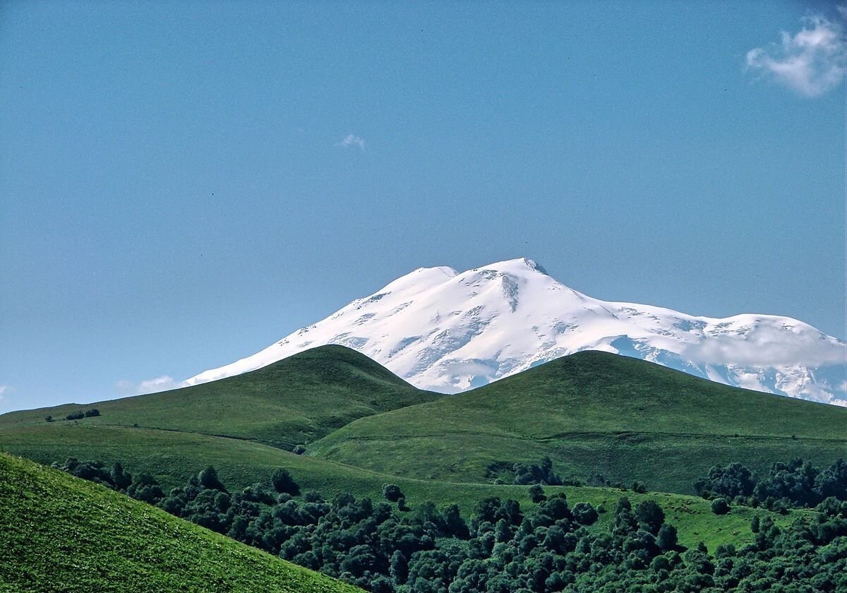 Гора Эльбрус. Гора Эльбрус (Кабардино-Балкария, Карачаево-Черкесия). Ессентуки гора Эльбрус. Кавказские горы Эльбрус.