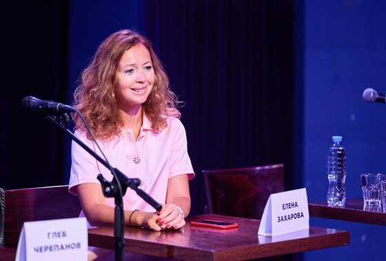    Елена Захарова на традиционном сборе труппы в Театре на Малой Ордынке