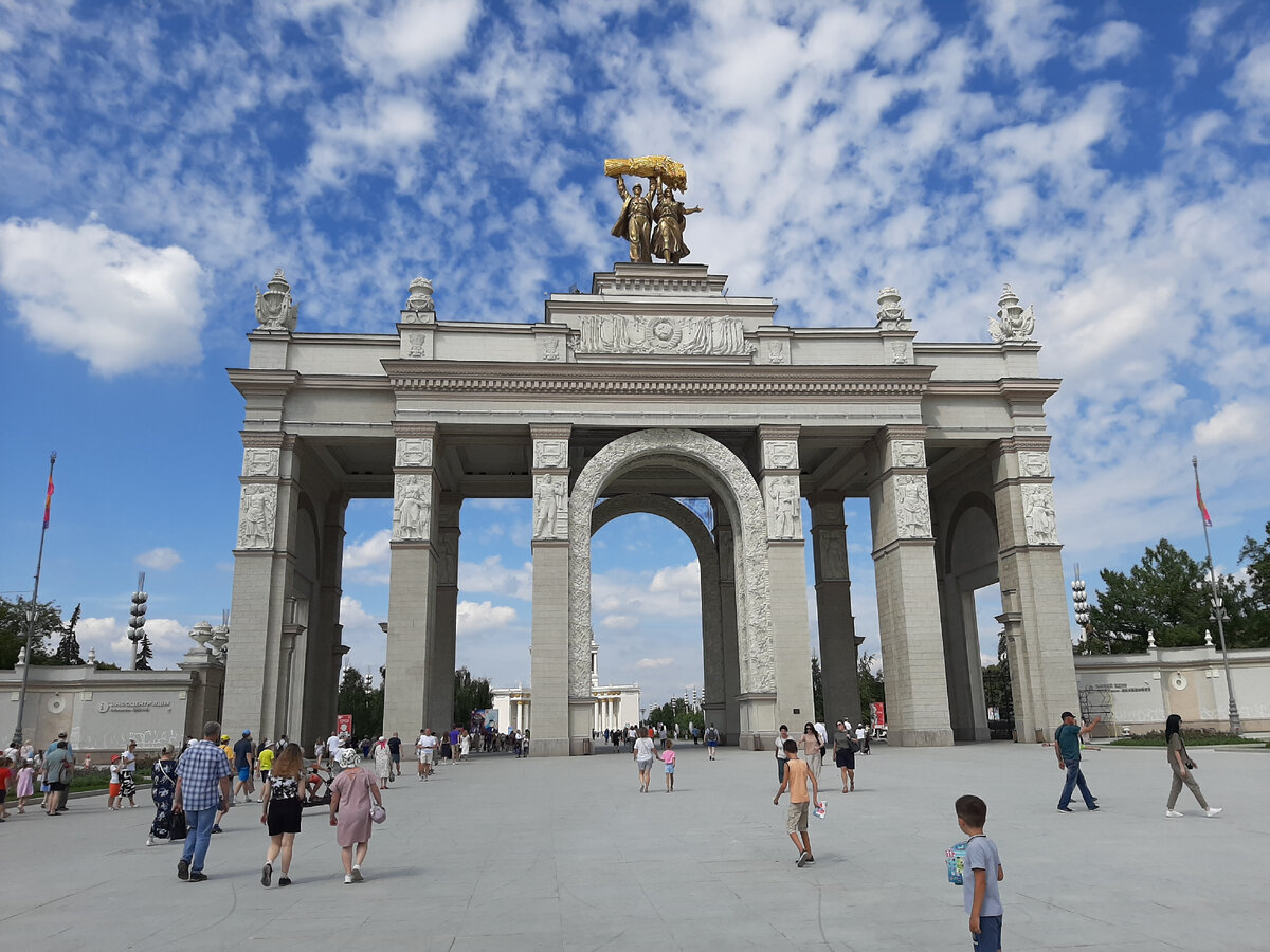 Арка главного входа на ВДНХ, 2023