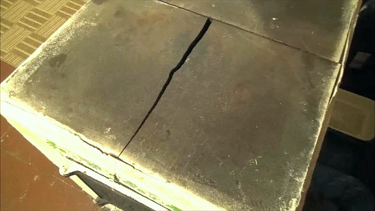 Треснула плита. 