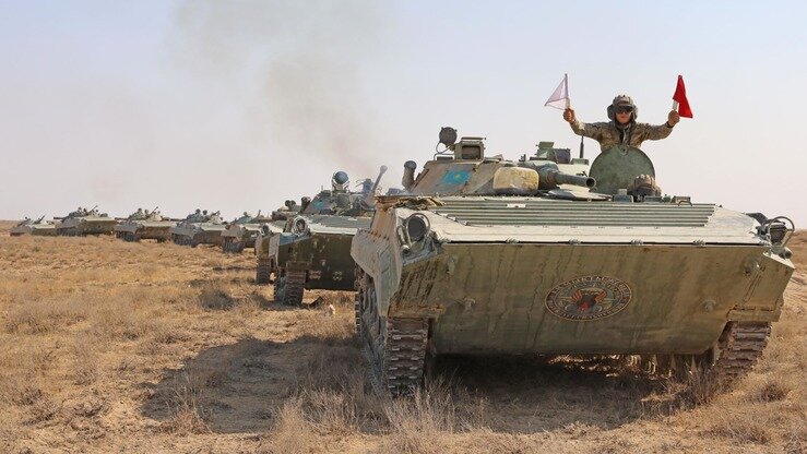 Казахские войска участвуют в военных учениях «Батыс-2018». Мангистауская область (Казахстан), 17–27 сентября 2018 г. Китай предоставляет Казахстану боевые беспилотники и оказывает техническую поддержку его вооруженным силам. [Министерство обороны Казахстана]