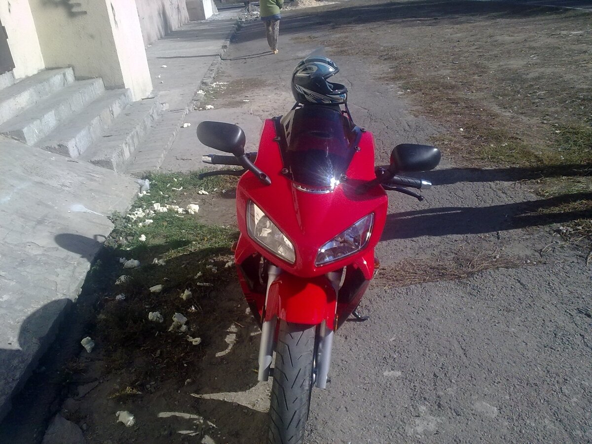 Передний обтекатель явно скопировали с RR-ки