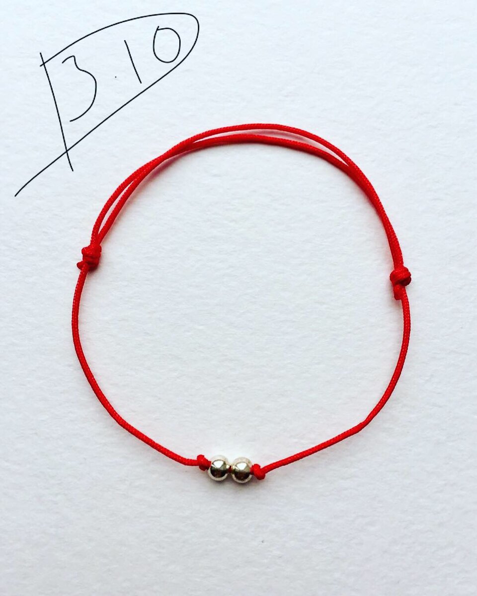 Так выглядит браслет с буквой "И", написанной Азбукой Морзе