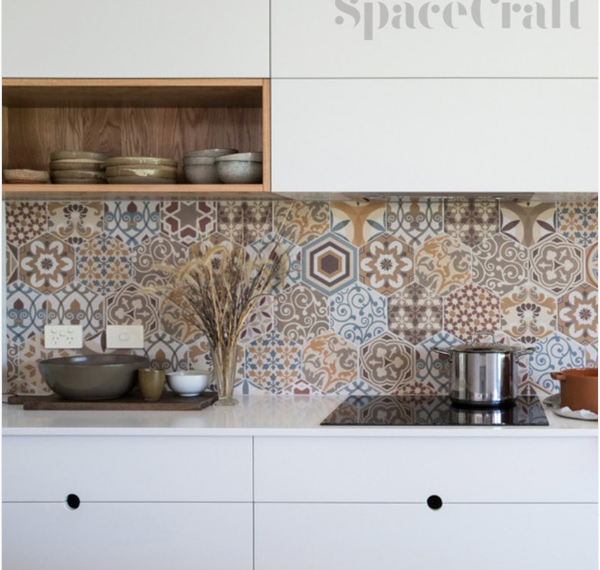 Шестиугольная плитка "печворк" / @space_craft_joinery, Инстаграм