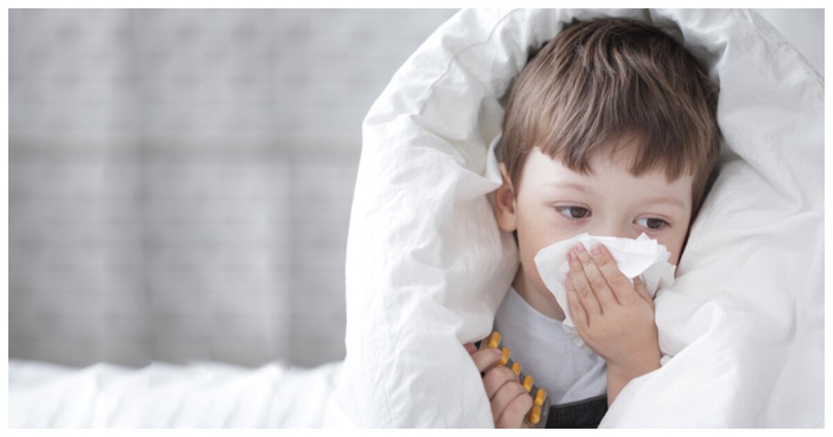 Почему ребенок часто болеет простудными. Ребенок болеет. Простуда у ребенка. Больной ребенок. ОРВИ У детей.