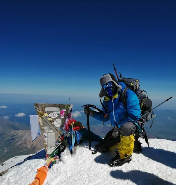 на вершине Эльбруса