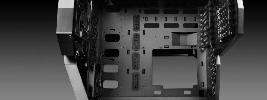 1. Отсек материнской платы. Изображения с www.gamerstorm.com