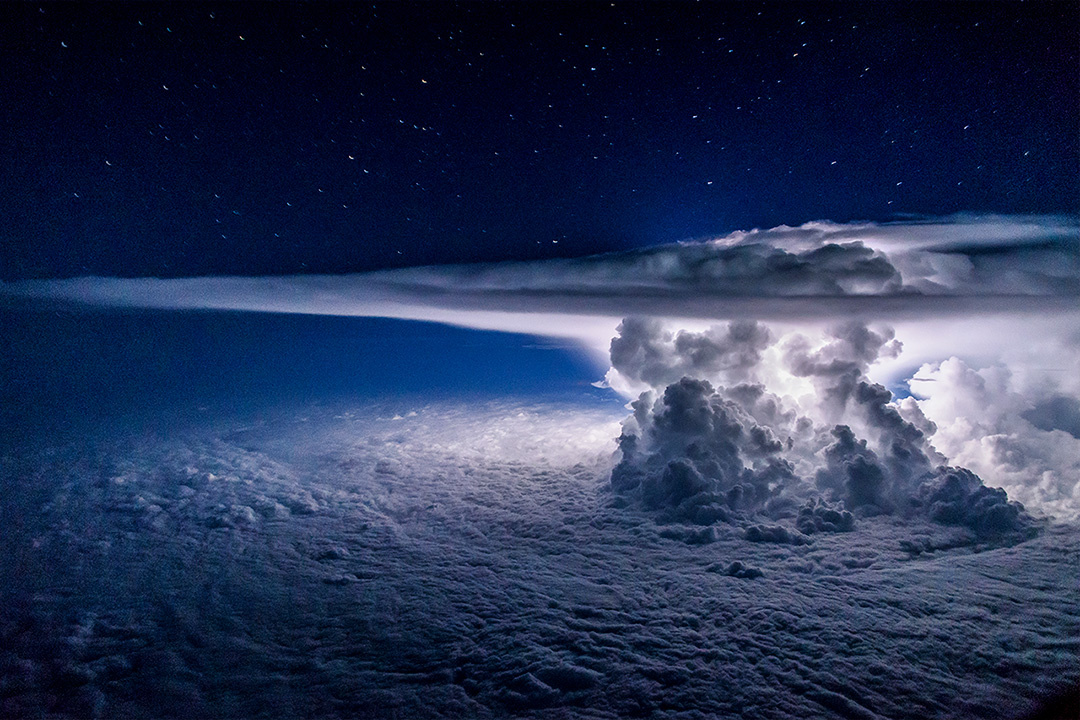 Шторм над Тихим океаном, Santiago Borja