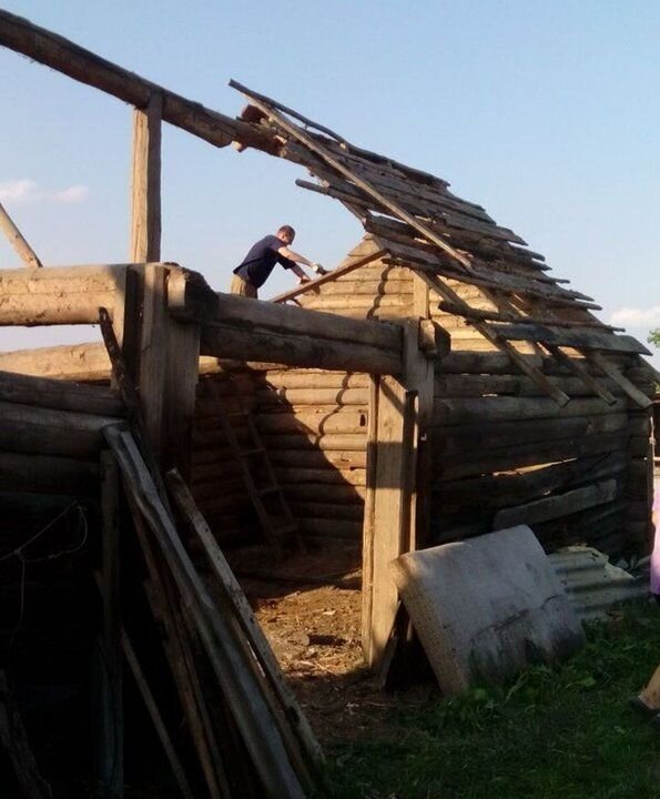 Даже очень старый дом можно сделать комфортным своими руками. Фото До/После.